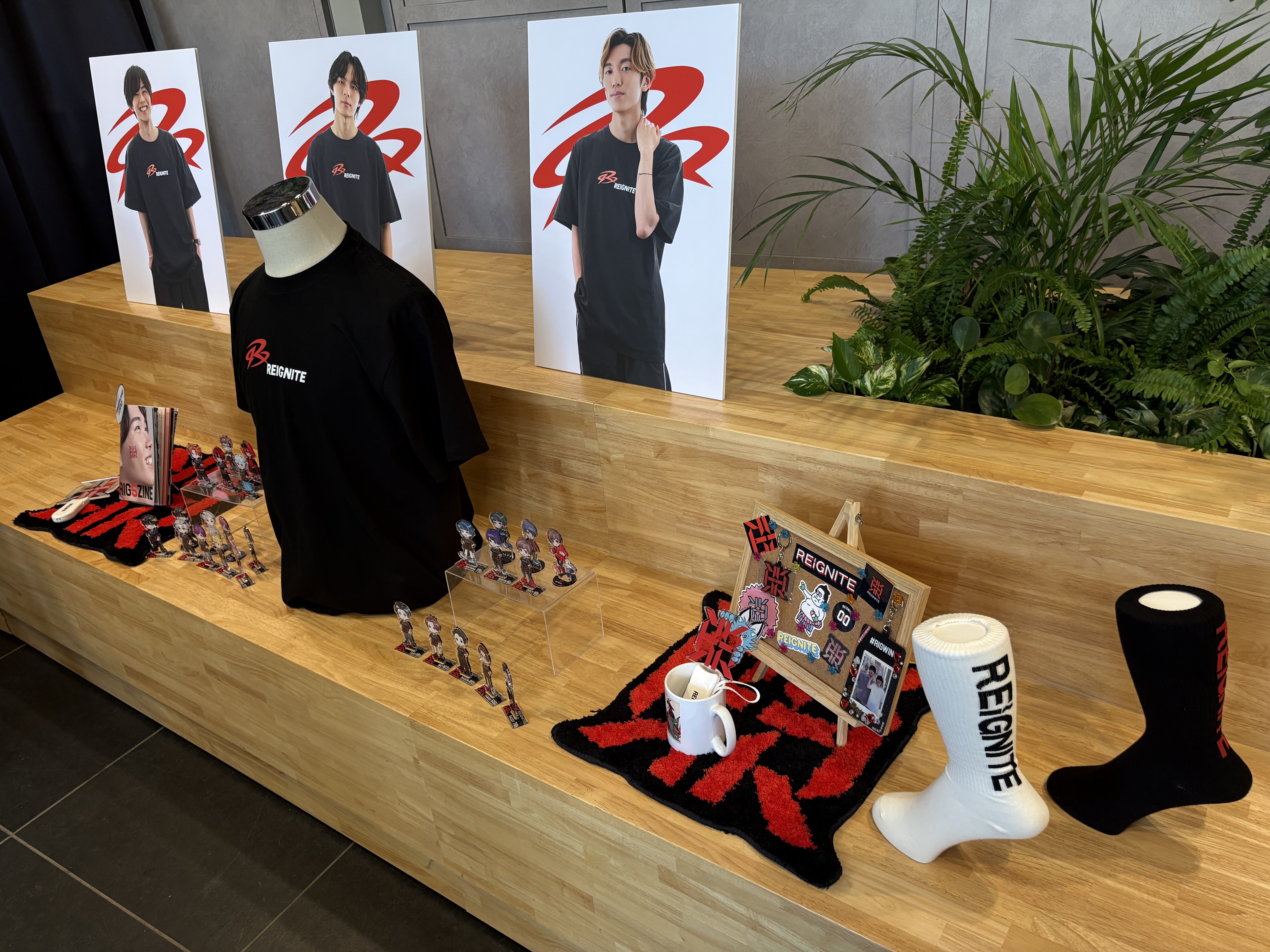 REIGNITE 5th Anniversary Event POPUPストアのグッズ展示