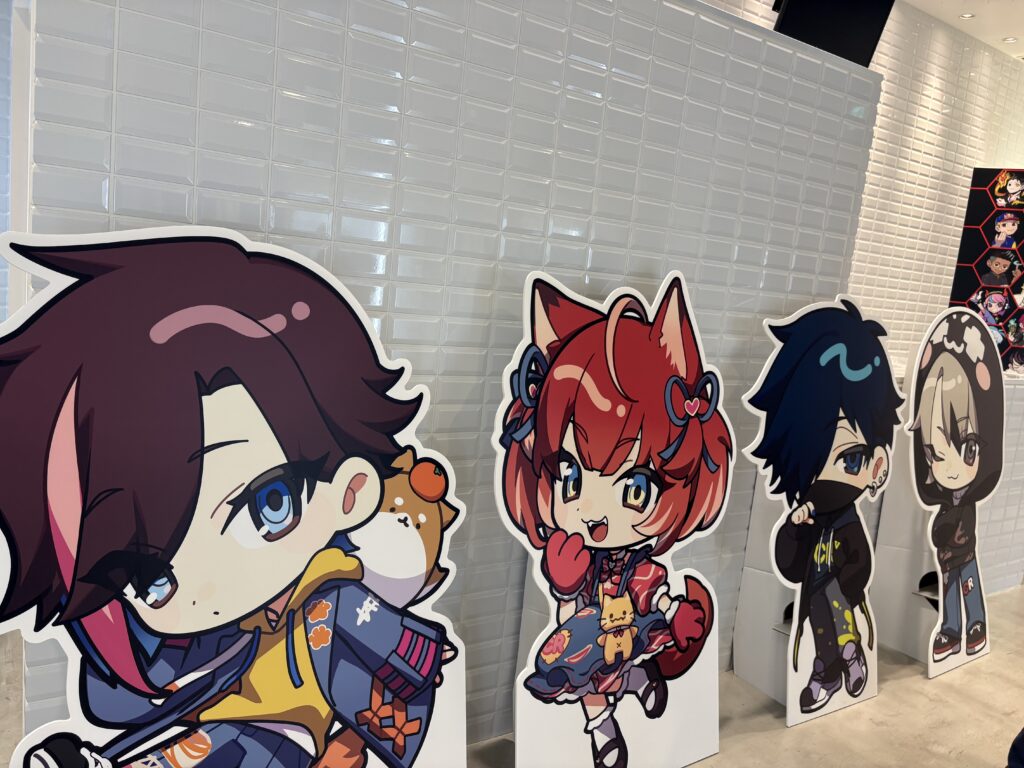 等身大パネルが並ぶコーナー。（あとからわかりましたが、謎解きの戦闘員メンバーの4人）